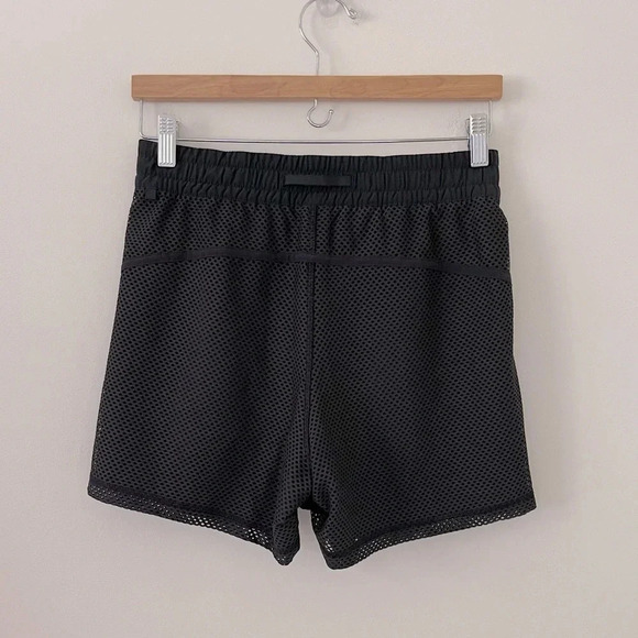 Lululemon Mesh On Mesh Short (5") - Picture 4 of 13